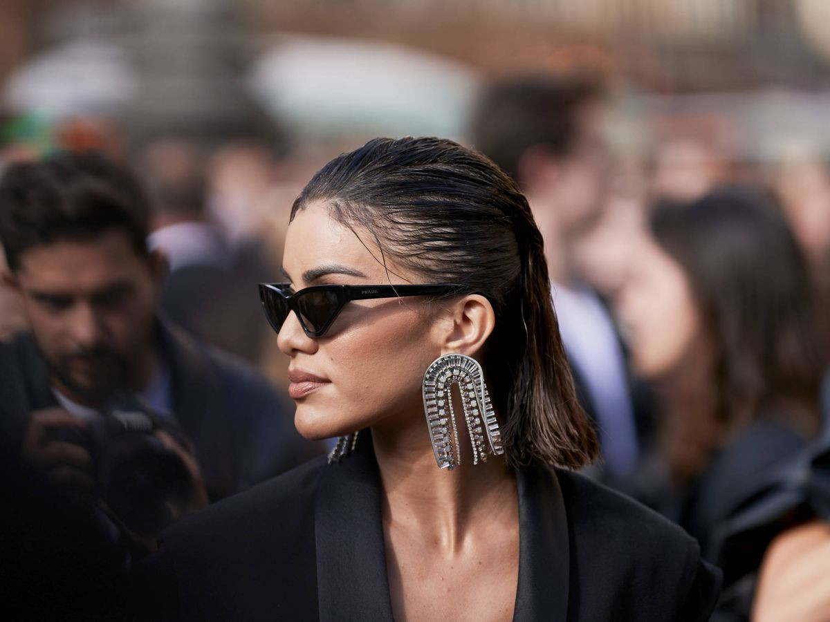 Collarbone Sleek Dark Brown Bob for Rain — Rainy Day Hairstyles 2027
