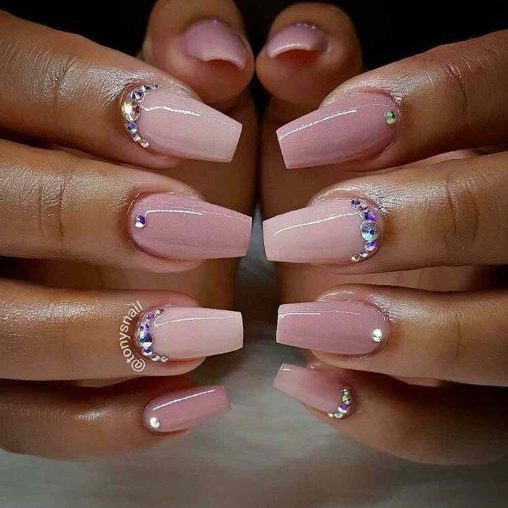 Light Pink Glitter Gradient Snowflake Nails Light Pink Glitter Gradient Snowflake Nails — Winter Pink Nails 2027