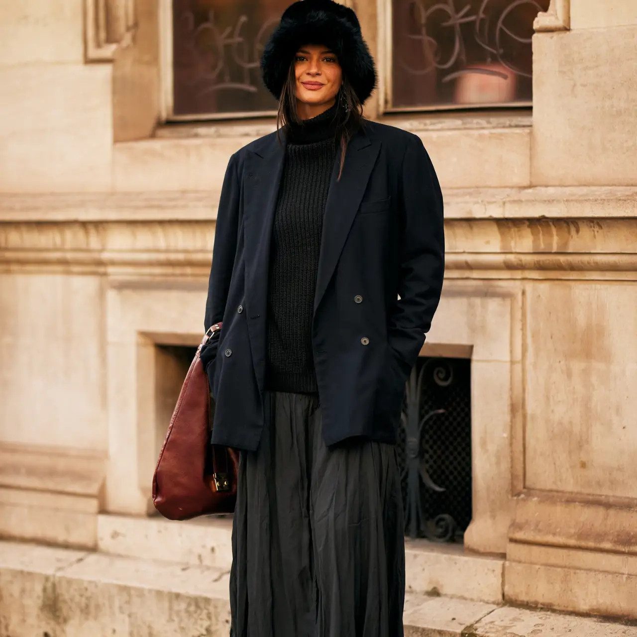 Oversized Navy Blazer with a Pleated Maxi Skirt Oversized Navy Blazer with a Pleated Maxi Skirt — Casual Thanksgiving Outfits 2026