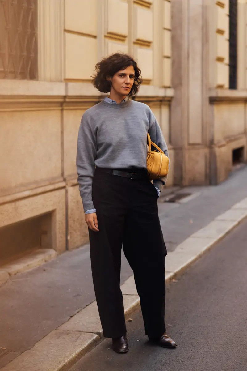 Smart Casual Winter Style: Crewneck Sweater and Relaxed Trousers Smart Casual Winter Style: Crewneck Sweater and Relaxed Trousers — Winter Family Photo Outfits 2027