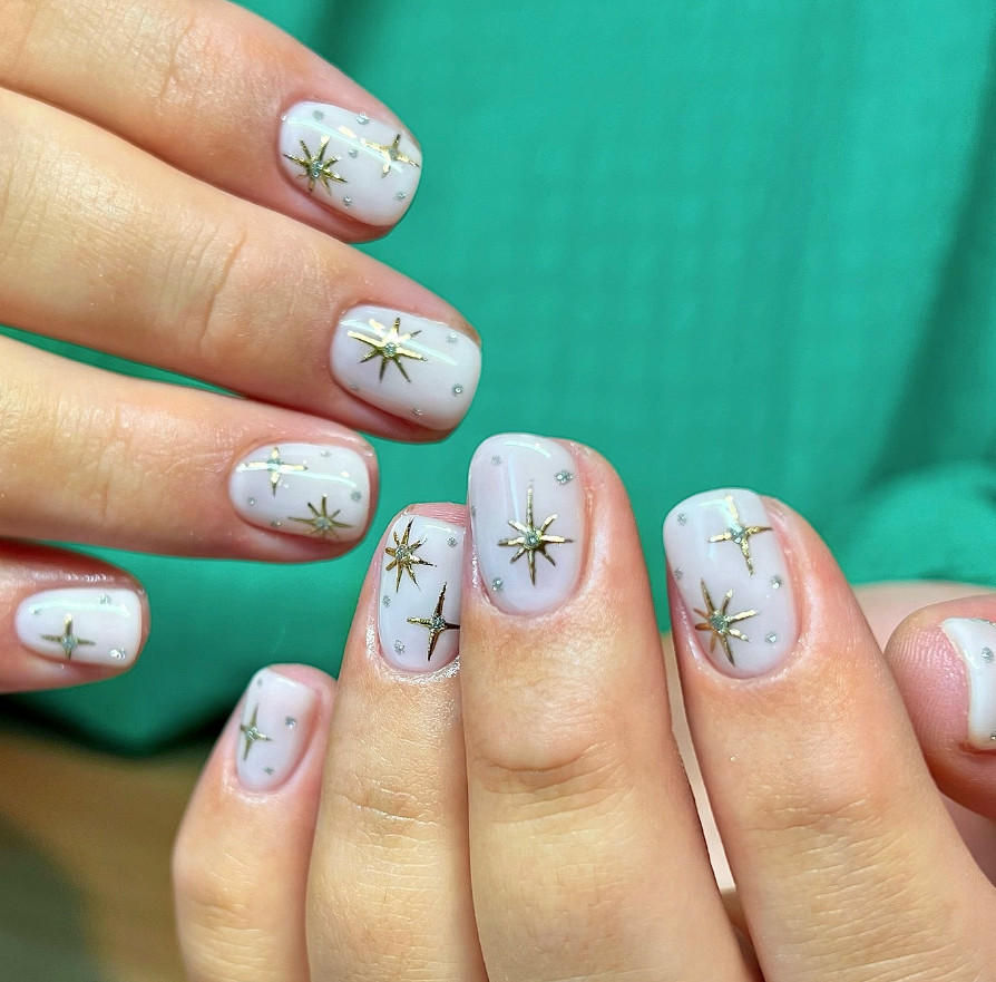 Milky White Gold Starburst Dots Milky White Gold Starburst Dots — Easy Christmas Nails 2026