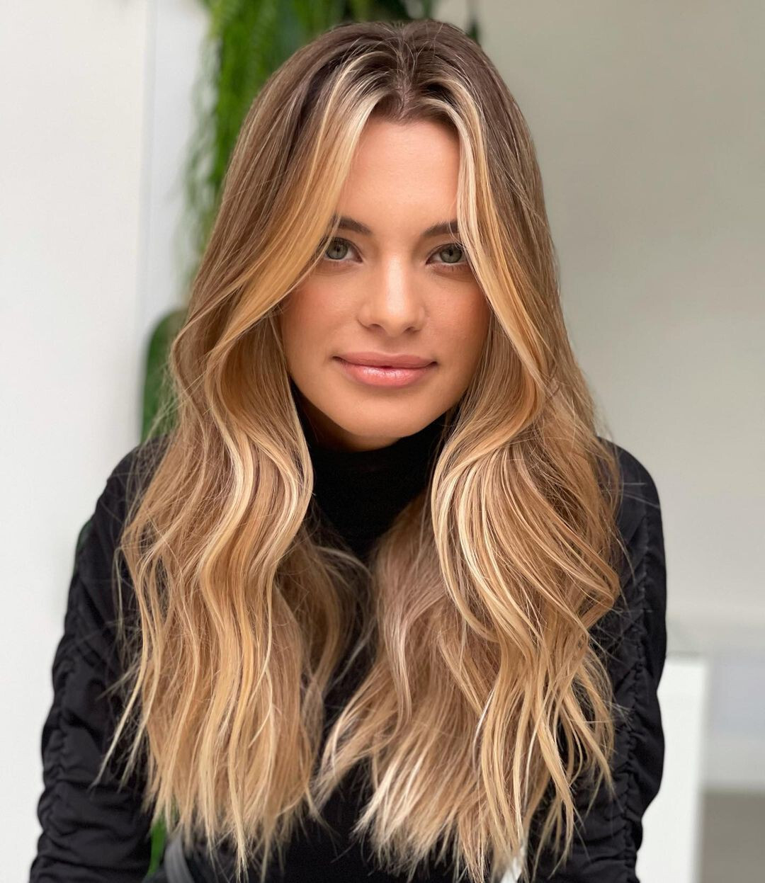 Bold Blonde Money Piece On Dark Blonde Bold Blonde Money Piece On Dark Blonde — Money Piece 2027