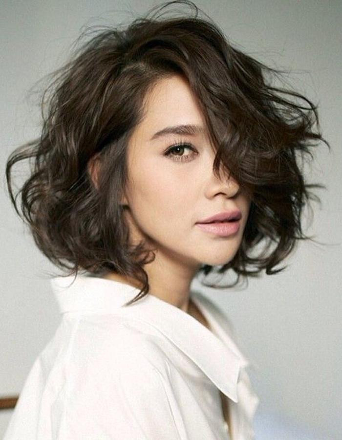 Wavy Bob With Side Swept Bangs Wavy Bob With Side Swept Bangs — Curly Bob 2027