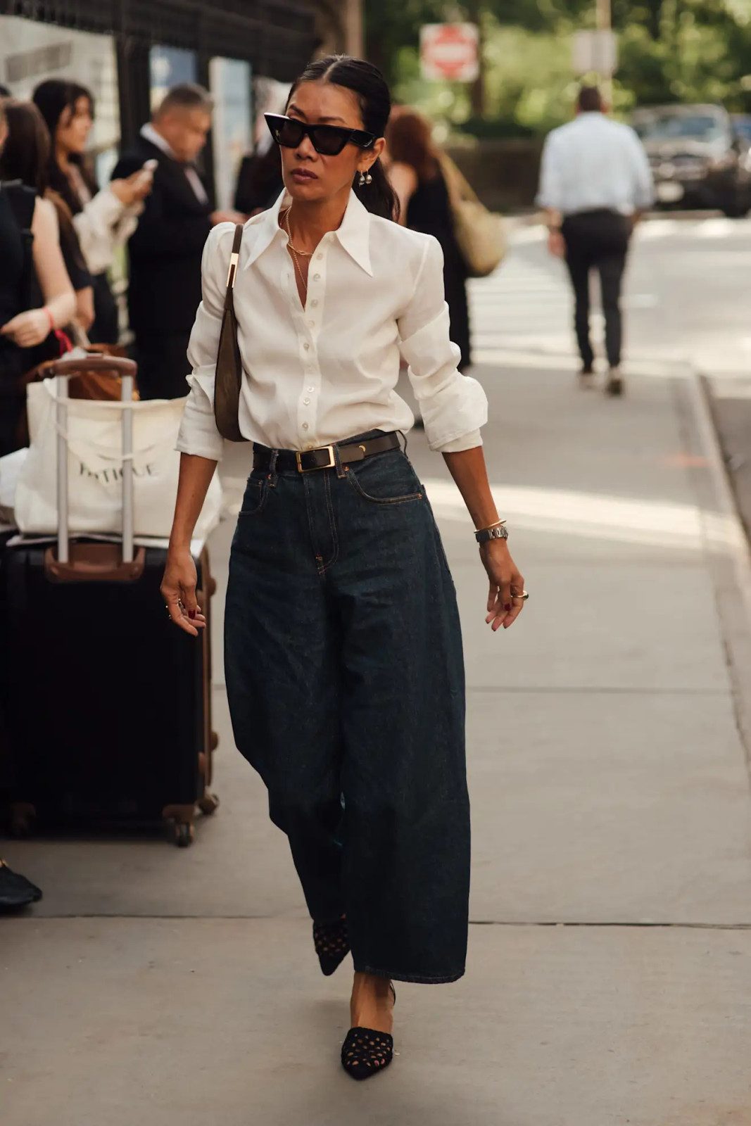 Oversized White Shirt and Wide-Leg Jeans: Classic Combo Oversized White Shirt and Wide-Leg Jeans: Classic Combo — Street Style Outfits 2027