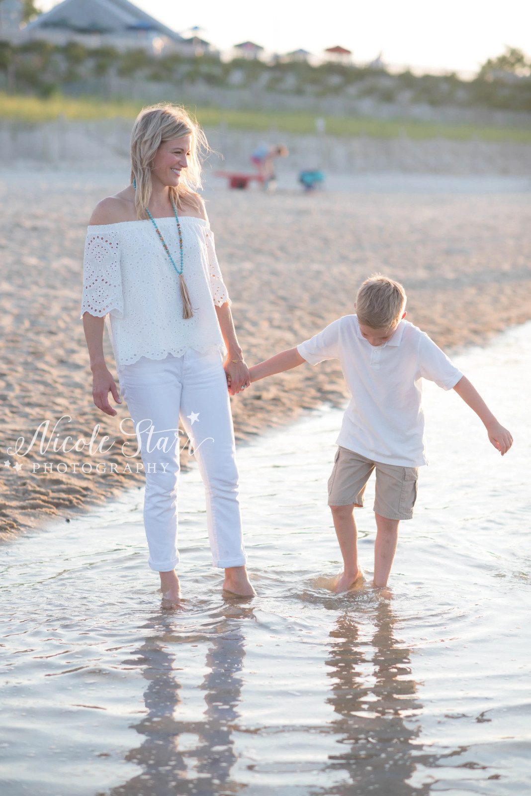 Outfit ideas for your photo session at the beach - Nicole Starr Photography