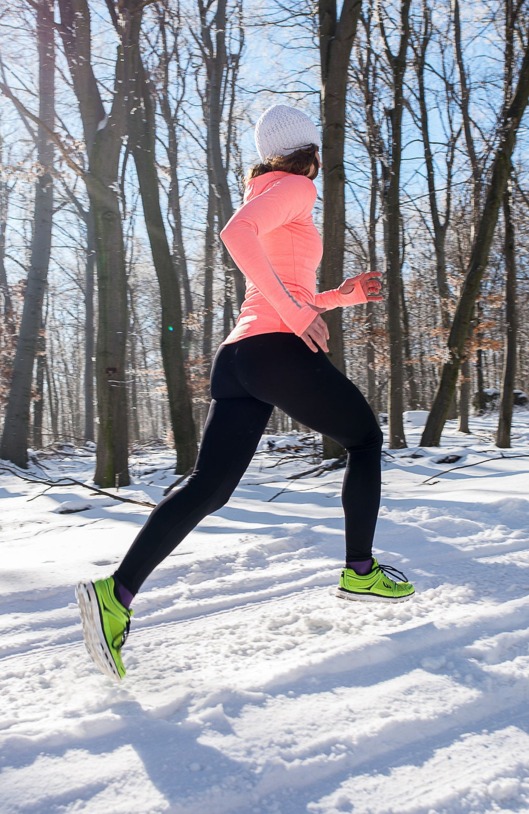 Coral Long-Sleeve Top and Black Leggings for Cold-Weather Runs Coral Long-Sleeve Top and Black Leggings for Cold-Weather Runs — Running Outfits for Women 2027