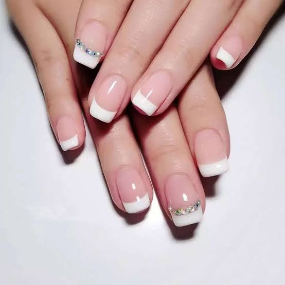 Visual Idea — Adding A Subtle Sparkle For A Prom Look — Prom Press On Nails 2027