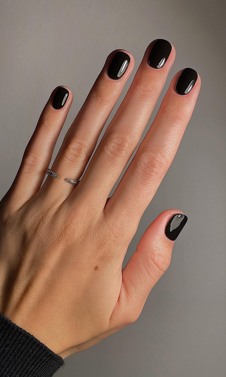 One Hand Visual Idea One Hand Visual Idea — Black Nails 2027