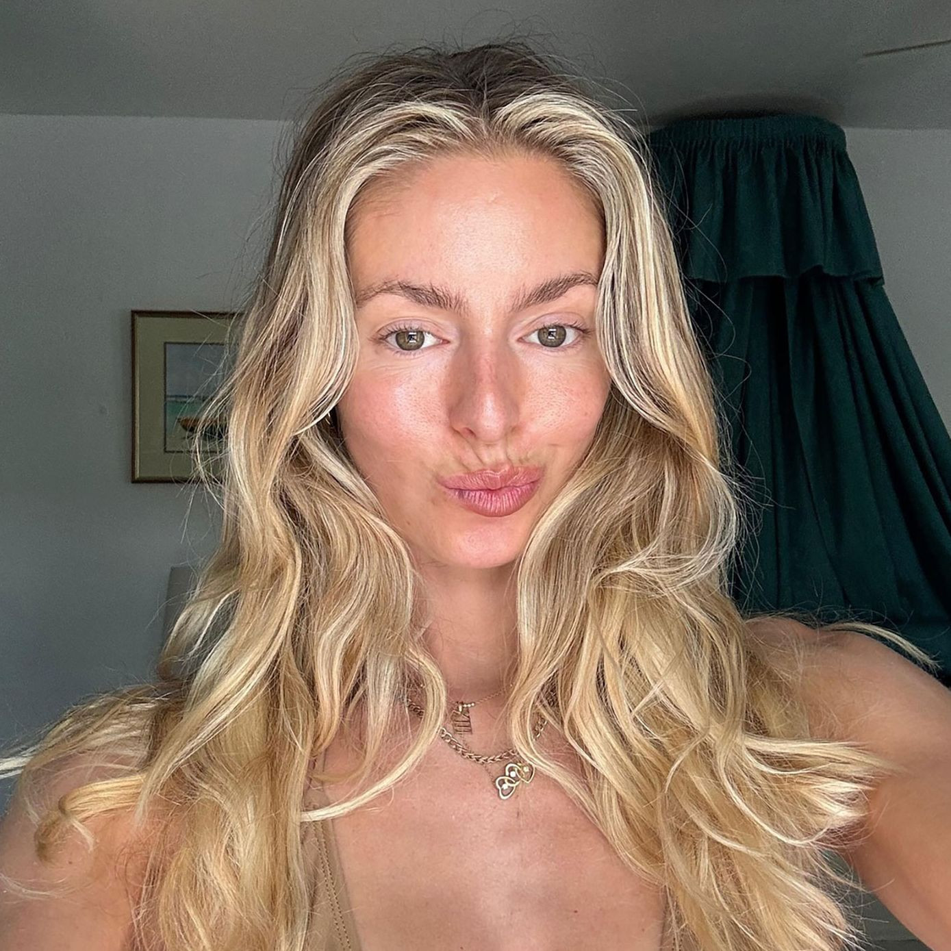 Light Blonde With Lived-In Roots Light Blonde With Lived-In Roots — Beach Blonde Hair 2027