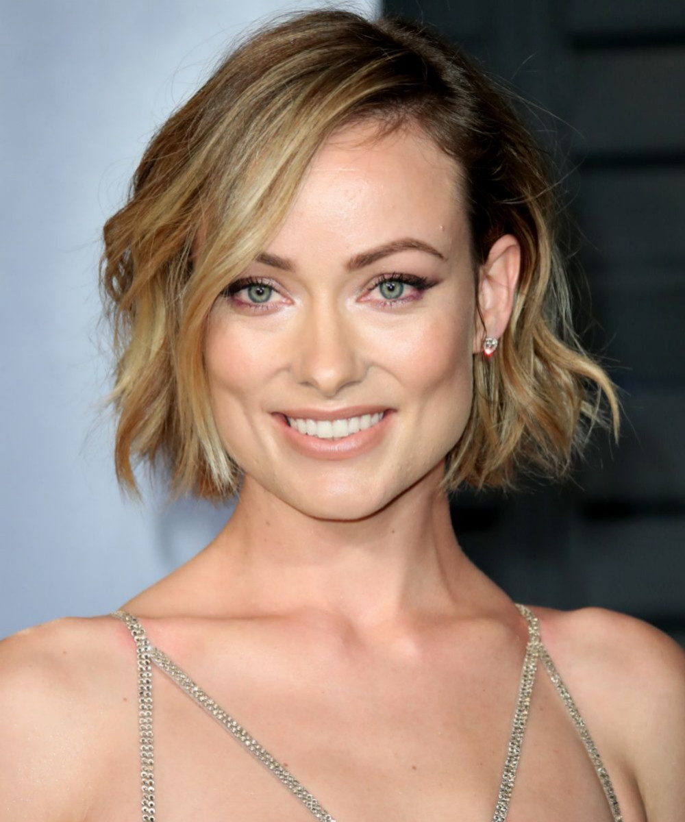 Chin Bob With Side-Swept Bangs Chin Bob With Side-Swept Bangs — Modern Bob 2027