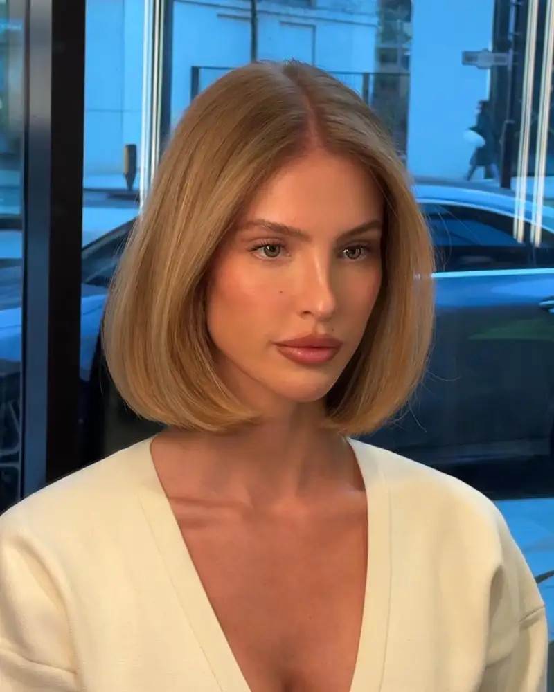 Sleek Collarbone Bob In Honey Blonde Sleek Collarbone Bob In Honey Blonde — Old Money Bob 2027