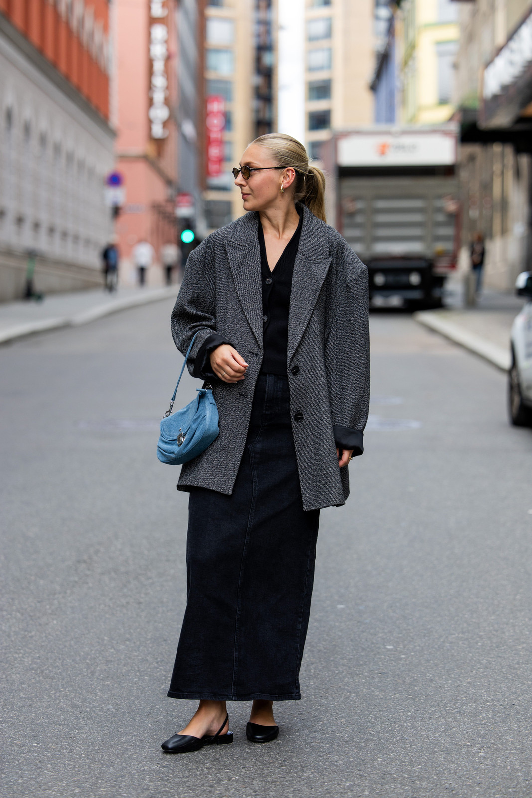 Textured Grey Blazer and Denim Maxi Skirt for Modern Casual Textured Grey Blazer and Denim Maxi Skirt for Modern Casual — Scandi Outfits 2027