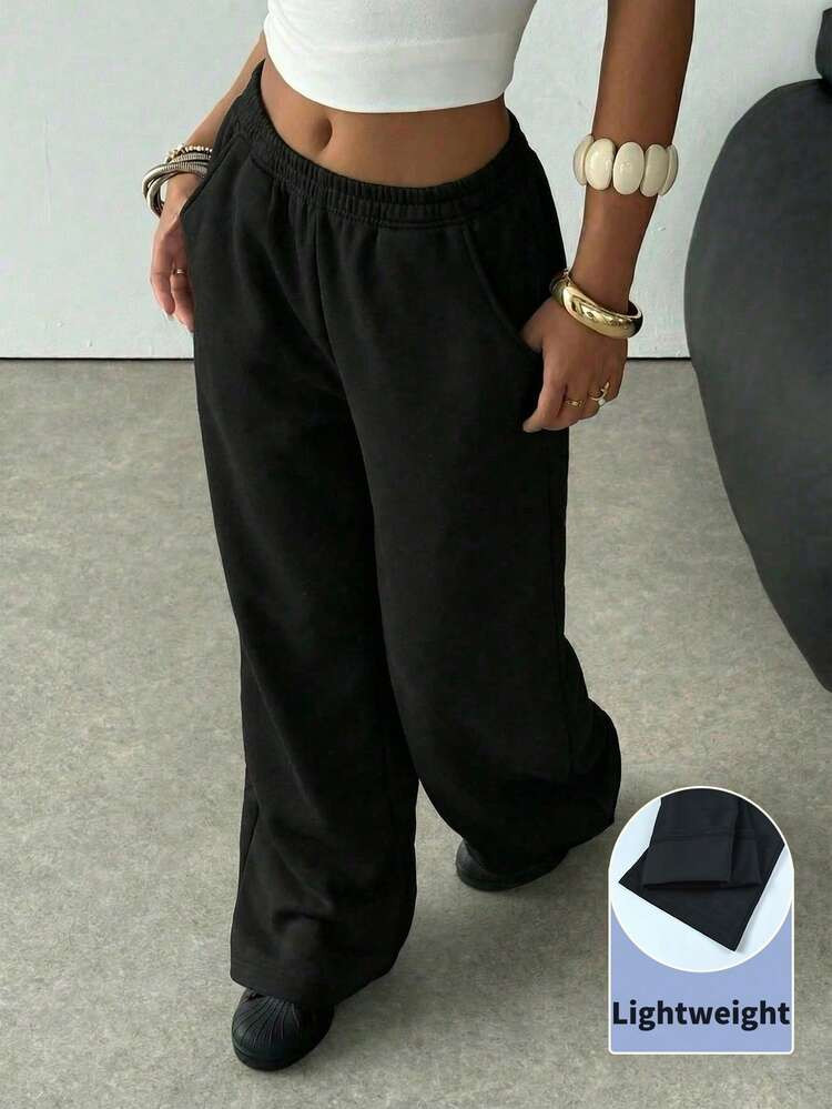 Monochromatic Black: Crop Top and Wide-Leg Sweatpants for Comfort Monochromatic Black: Crop Top and Wide-Leg Sweatpants for Comfort — Teen Outfits 2027