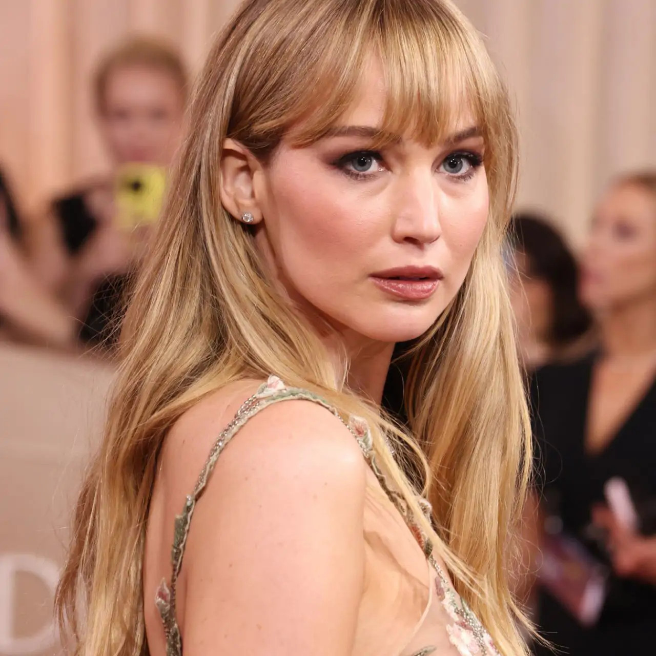 Platinum Blonde With Darker Roots Visual Idea — Blonde Bangs 2027