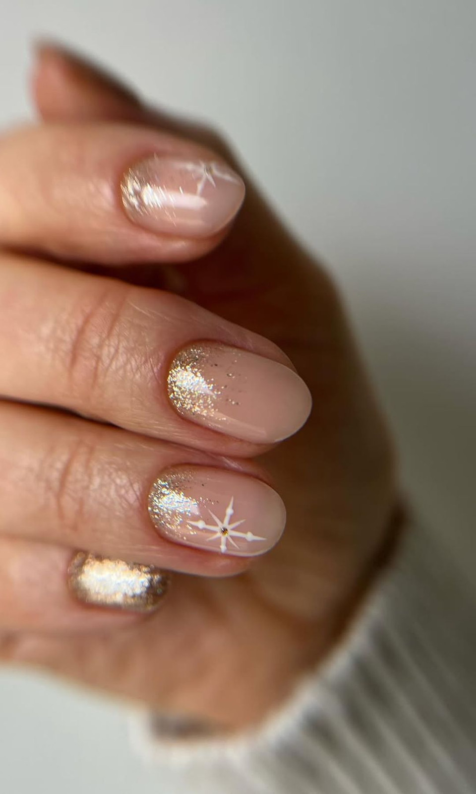 Nude Gold Glitter Tip Snowflake Short Oval Nude Gold Glitter Tip Snowflake Short Oval — Glitter Christmas Nails 2026