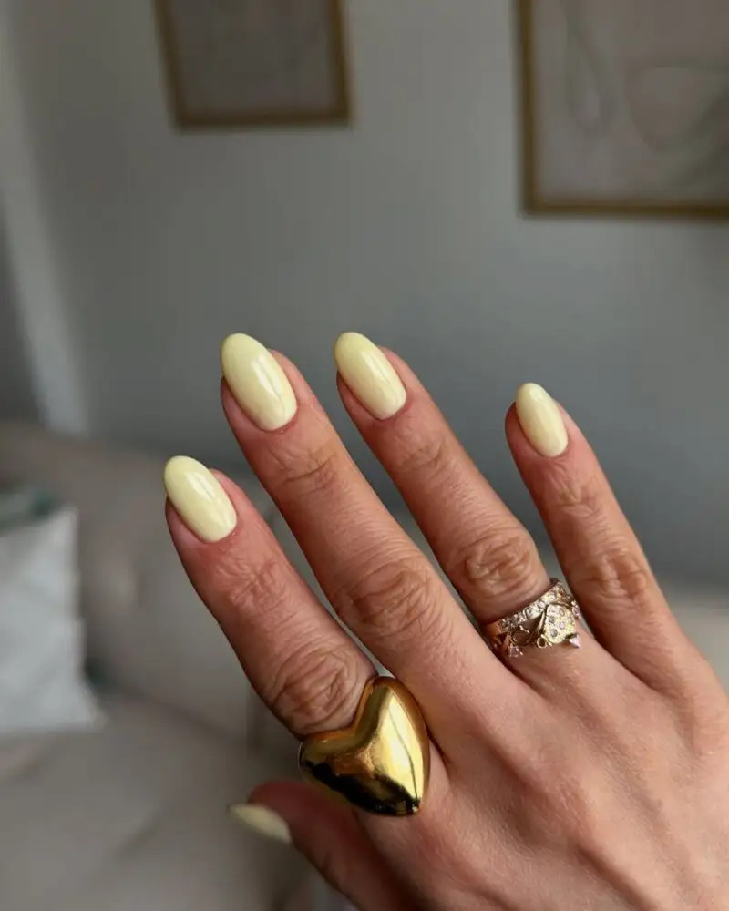 Visual Idea Visual Idea — Yellow Summer Nails 2027