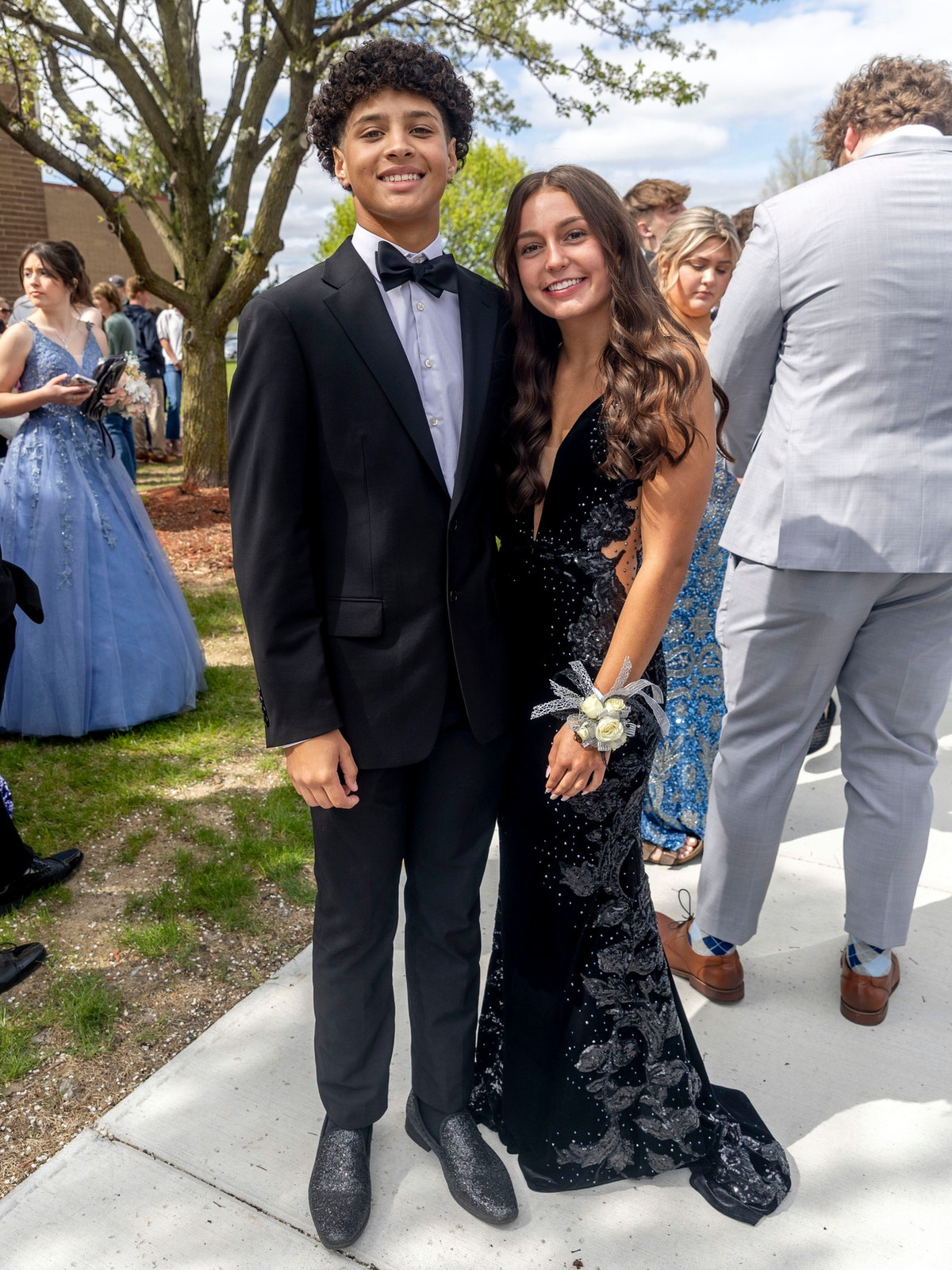 All-Black Sequins and Tuxedo for a Glamorous Prom Night All-Black Sequins and Tuxedo for a Glamorous Prom Night — Prom Couple Outfits 2027