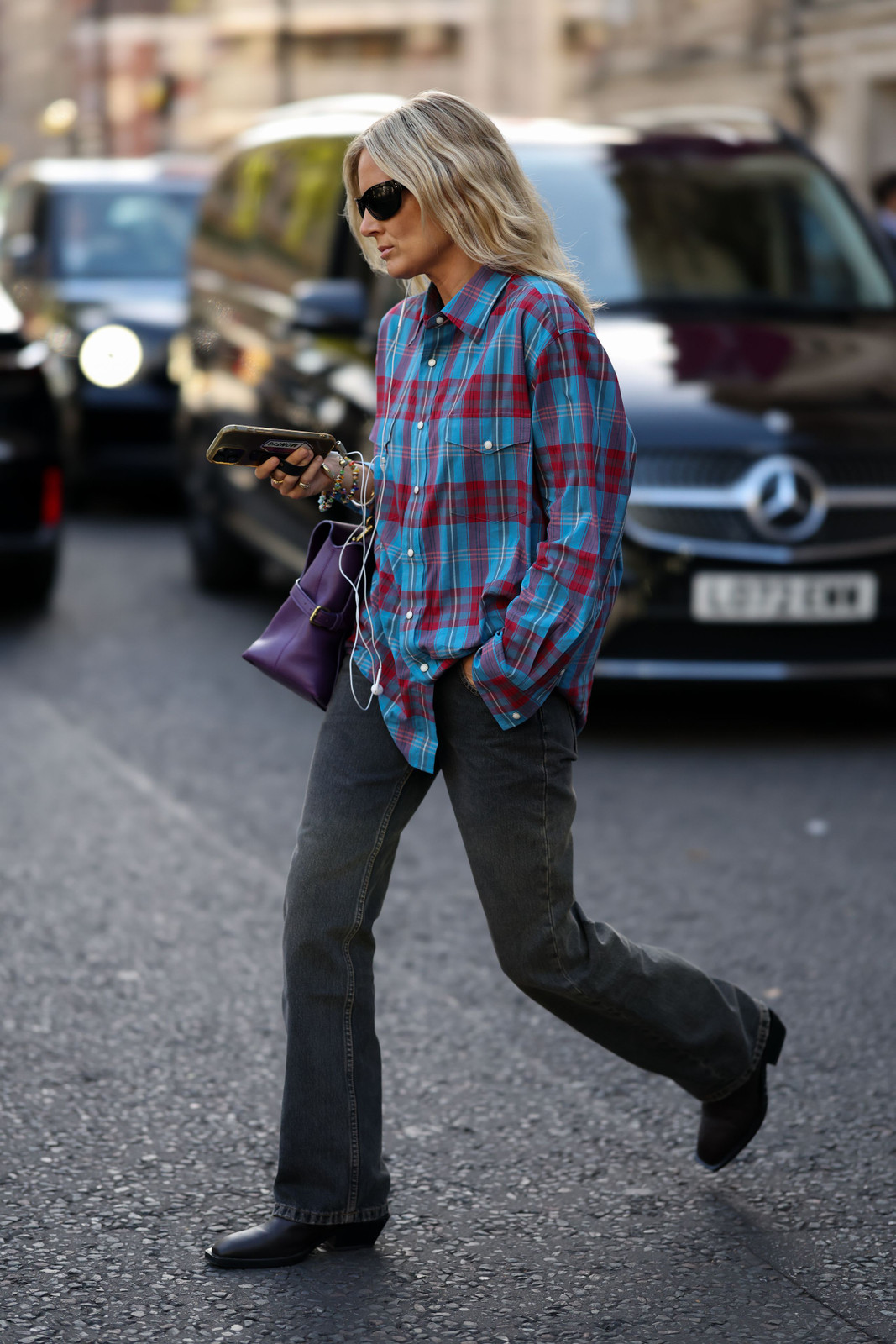 Vibrant Plaid Flannel: Casual Layering with Jeans and Ankle Boots Vibrant Plaid Flannel: Casual Layering with Jeans and Ankle Boots — Plaid Outfits 2027