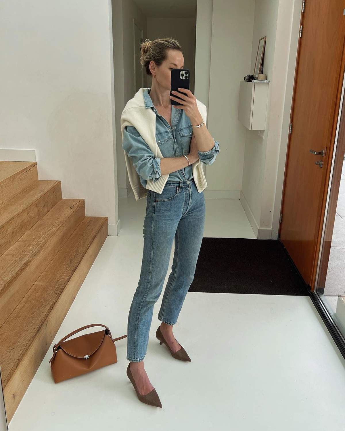 Smart Casual Draping: Sweater Over Shoulders Smart Casual Draping: Sweater Over Shoulders — Skinny Jeans Outfits 2027
