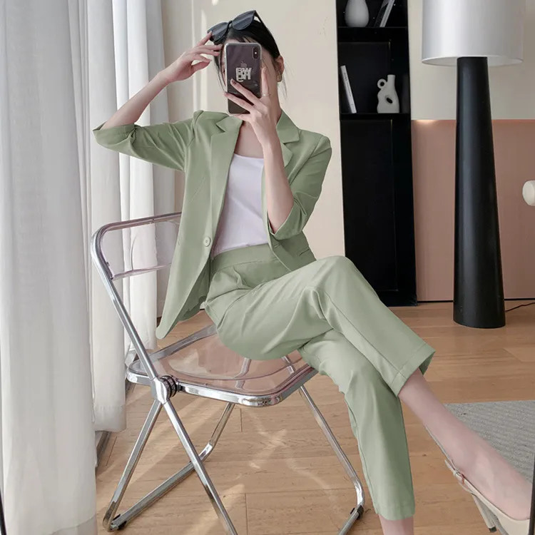 Light Green Three-Quarter Sleeve Suit: Business Casual Freshness Light Green Three-Quarter Sleeve Suit: Business Casual Freshness — Business Professional Outfits 2027