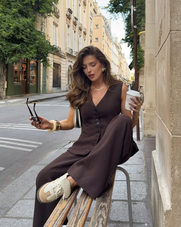 Relaxed Elegance: Brown Waistcoat and Wide-Leg Trousers Relaxed Elegance: Brown Waistcoat and Wide-Leg Trousers — Scene Outfits 2027
