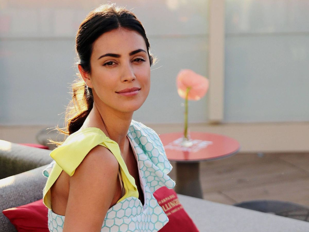 Yellow Top with Ruffled Overlay for a Casual Look Yellow Top with Ruffled Overlay for a Casual Look — Lisbon Outfits 2027