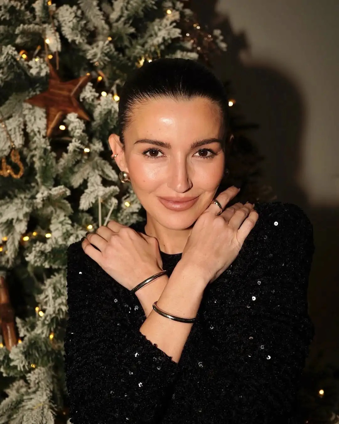 Long Visual Idea Long Visual Idea — Christmas Party Hairstyles 2026