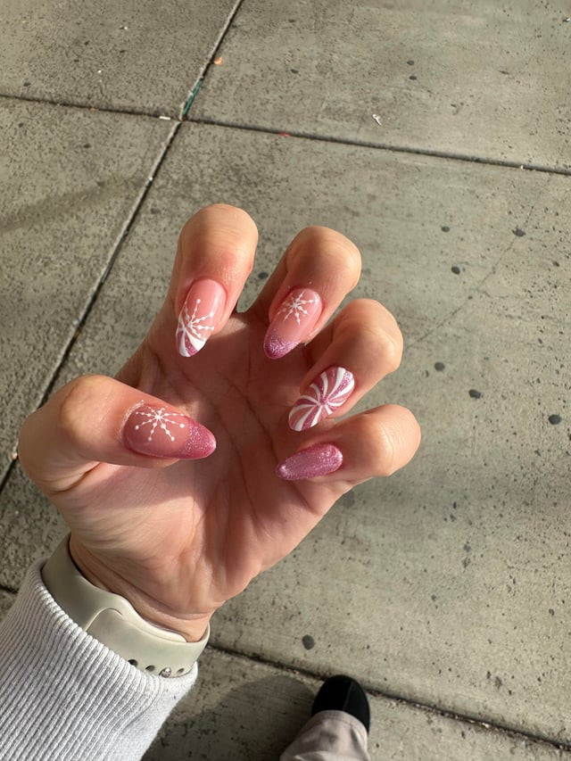 Pale Pink Winter Holiday Nails With Snowflakes and Candy Canes Pale Pink Winter Holiday Nails With Snowflakes and Candy Canes — Winter Pink Nails 2027