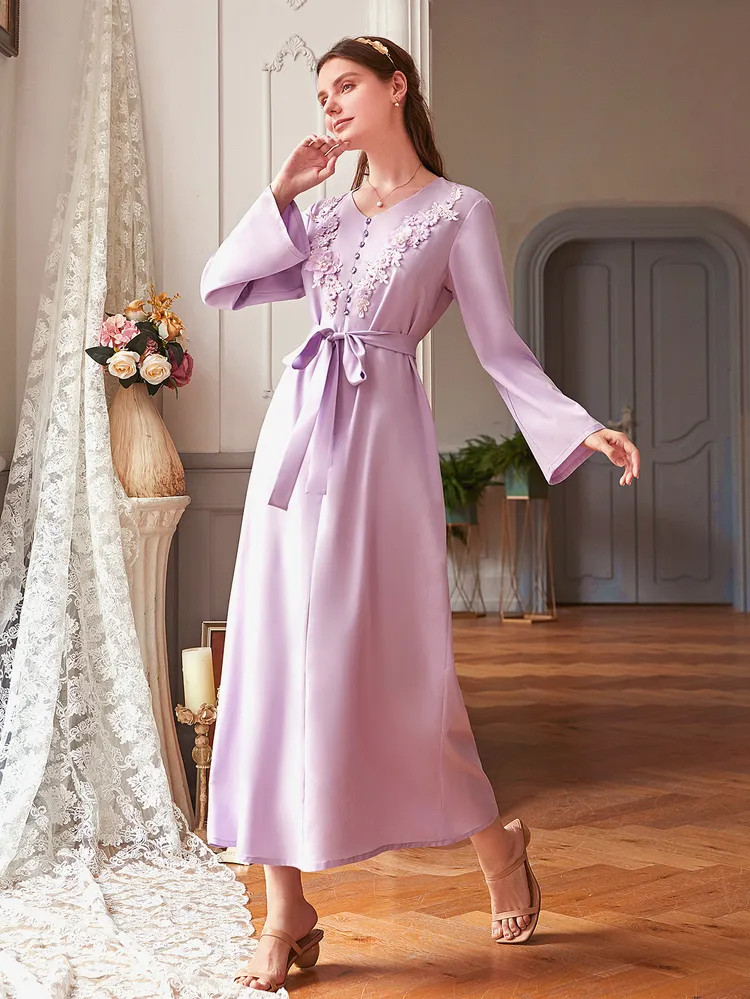 Lilac Dress with Floral Appliqué for Casual Elegance Lilac Dress with Floral Appliqué for Casual Elegance — Dubai Outfits 2027