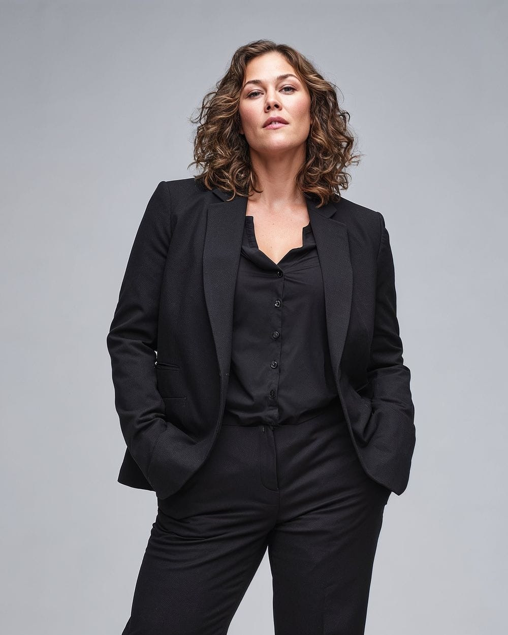 Monochromatic Black Suit for Maximum Networking Impact Monochromatic Black Suit for Maximum Networking Impact — Networking Outfits 2027