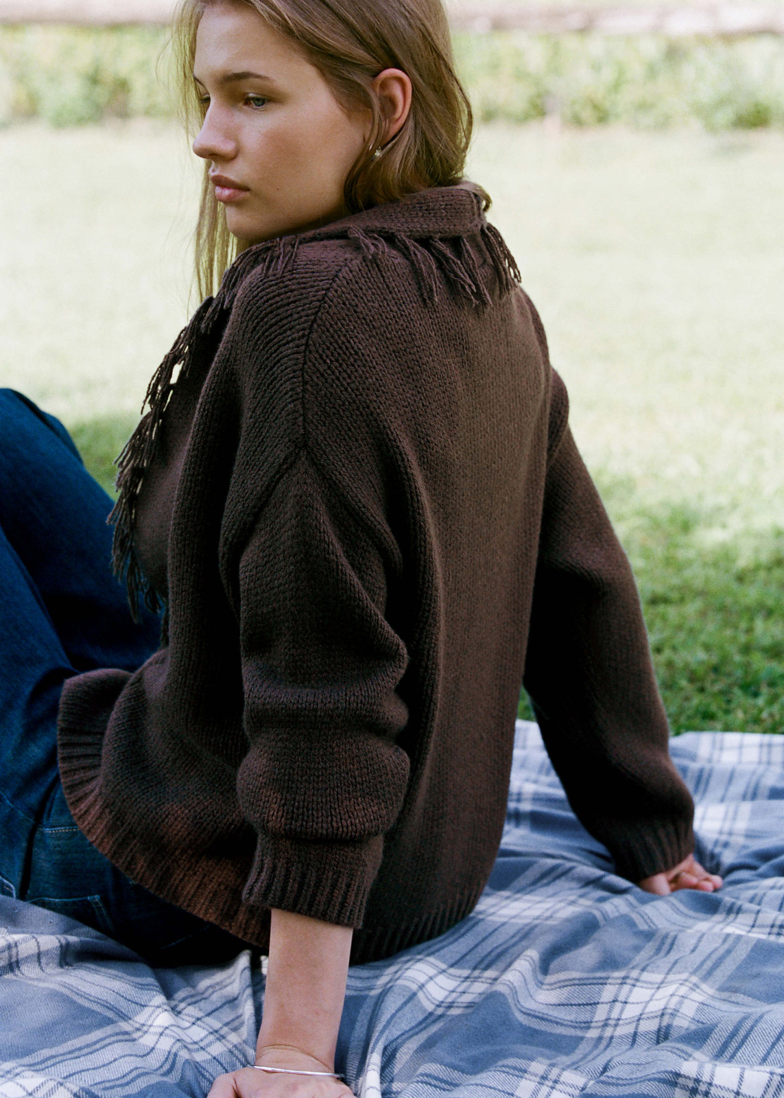 Fringed Cardigan and Jeans: Cozy Layers with a Bohemian Touch Fringed Cardigan and Jeans: Cozy Layers with a Bohemian Touch — Teen Outfits 2027