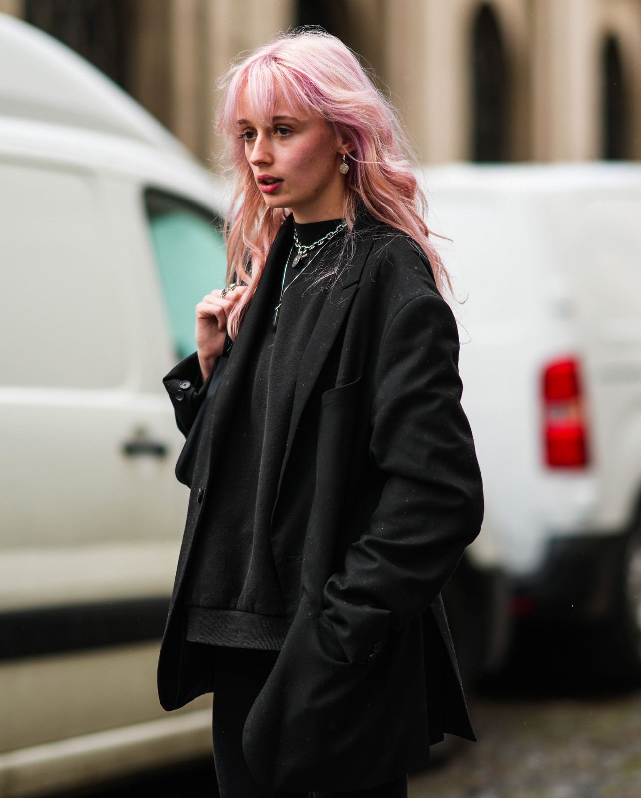Mid-Back Visual Idea — Y2K Bangs 2027