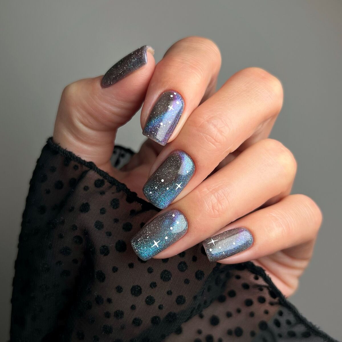 White Stars On Accent Nails Visual Idea White Stars On Accent Nails Visual Idea — Square Nails 2027