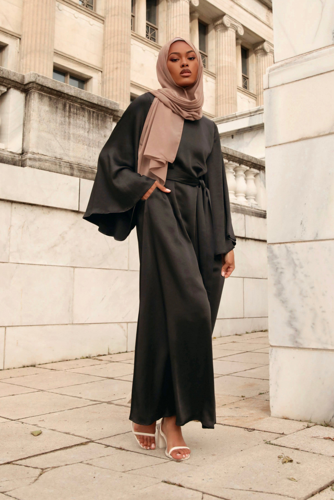 Elegant Black Satin Jumpsuit with Wide Sleeves Elegant Black Satin Jumpsuit with Wide Sleeves — Hijab Outfits 2027