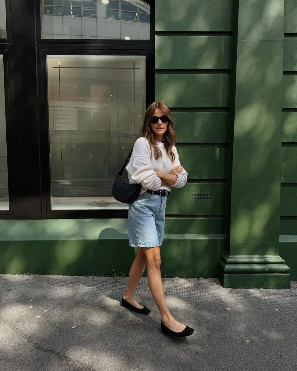 Relaxed White Crewneck Sweater with Denim Shorts Relaxed White Crewneck Sweater with Denim Shorts — Aesthetic Outfits 2027