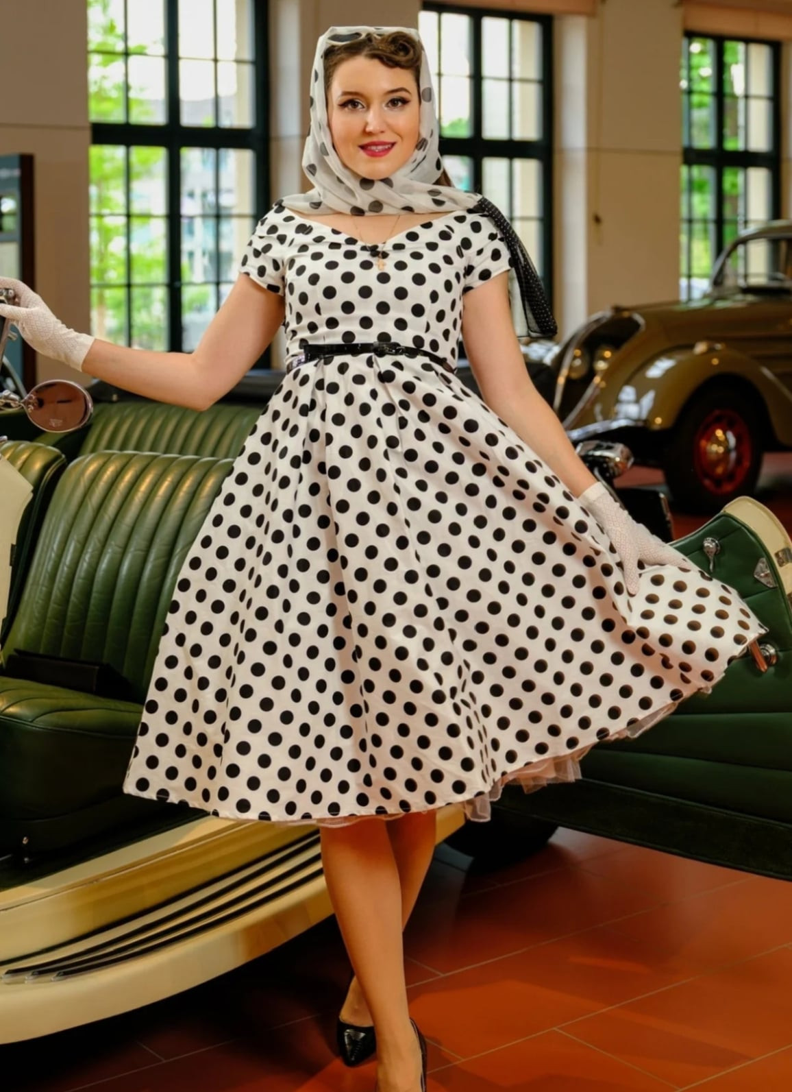 1950s Rockabilly Style: Black and White Polka Dot Dress 1950s Rockabilly Style: Black and White Polka Dot Dress — Vintage Outfits 2027
