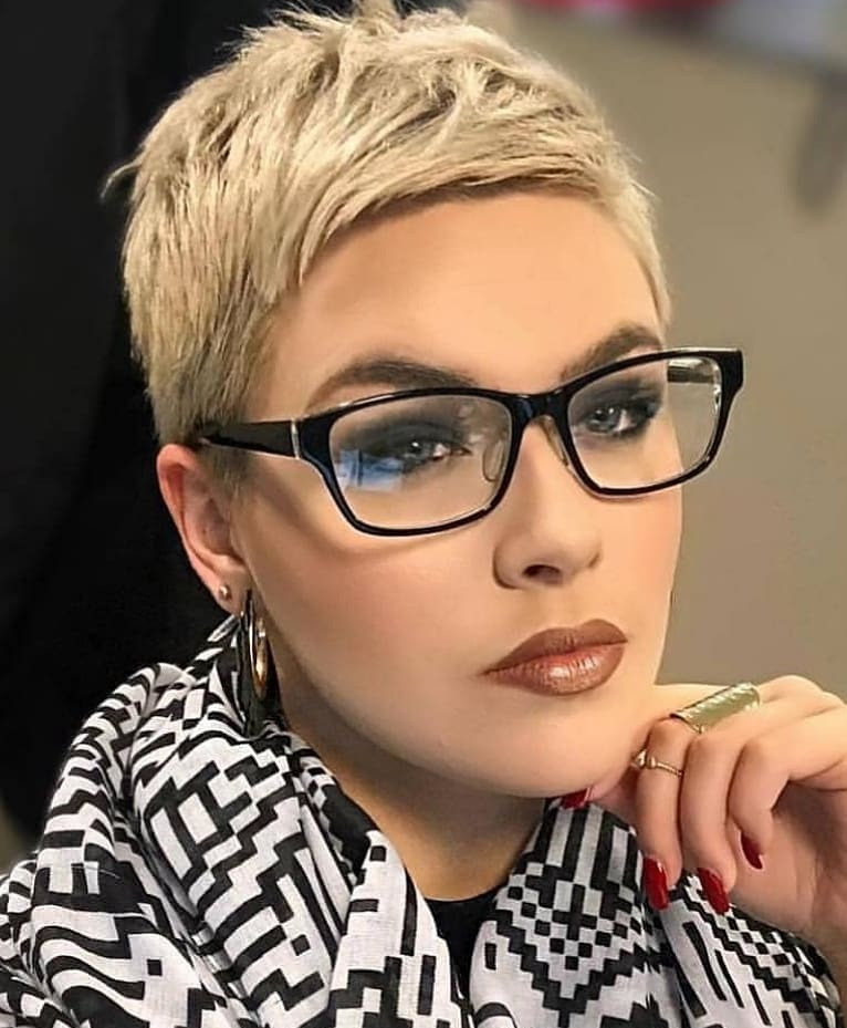 ухо Visual Idea ухо Visual Idea — Hairstyles 2027 with Glasses