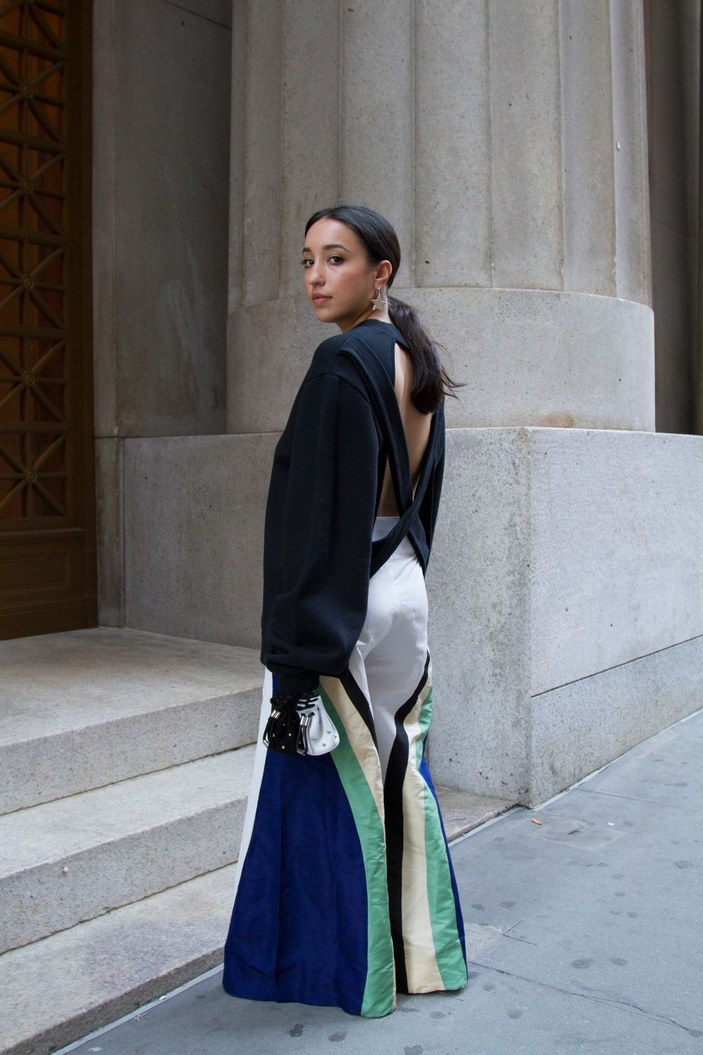 Open-Back Sweatshirt and Color-Block Trousers: Modern Streetwear Open-Back Sweatshirt and Color-Block Trousers: Modern Streetwear — Teen Outfits 2027