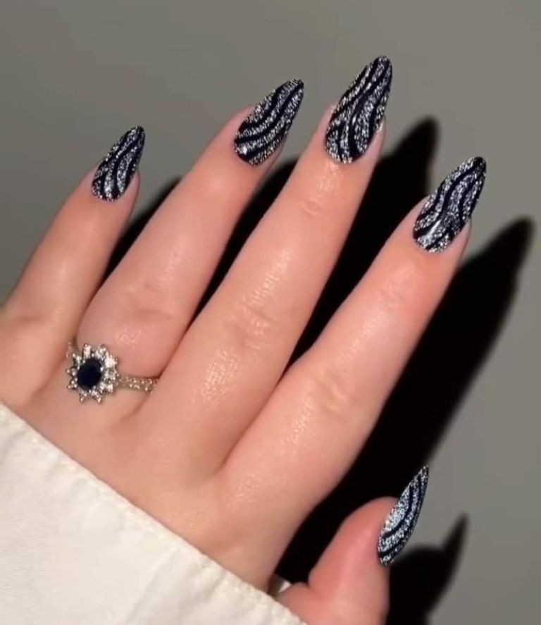 Silver Glitter Accents On All Nails Visual Idea Silver Glitter Accents On All Nails Visual Idea — Black Nails 2027