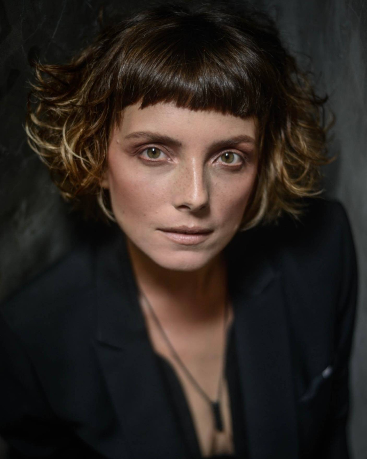 Tousled Shag With Micro Bangs And Blonde Highlights Tousled Shag With Micro Bangs And Blonde Highlights — Micro Bangs 2027