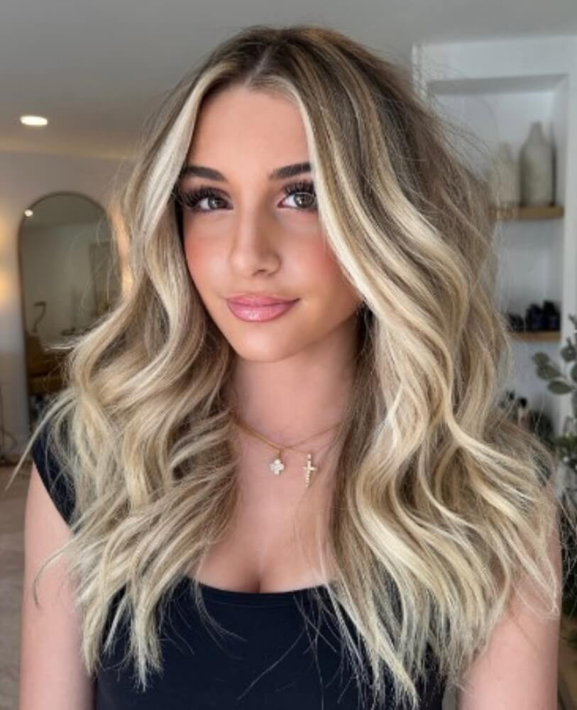 Collarbone Waves With Curtain Bangs Collarbone Waves With Curtain Bangs — Balayage 2027