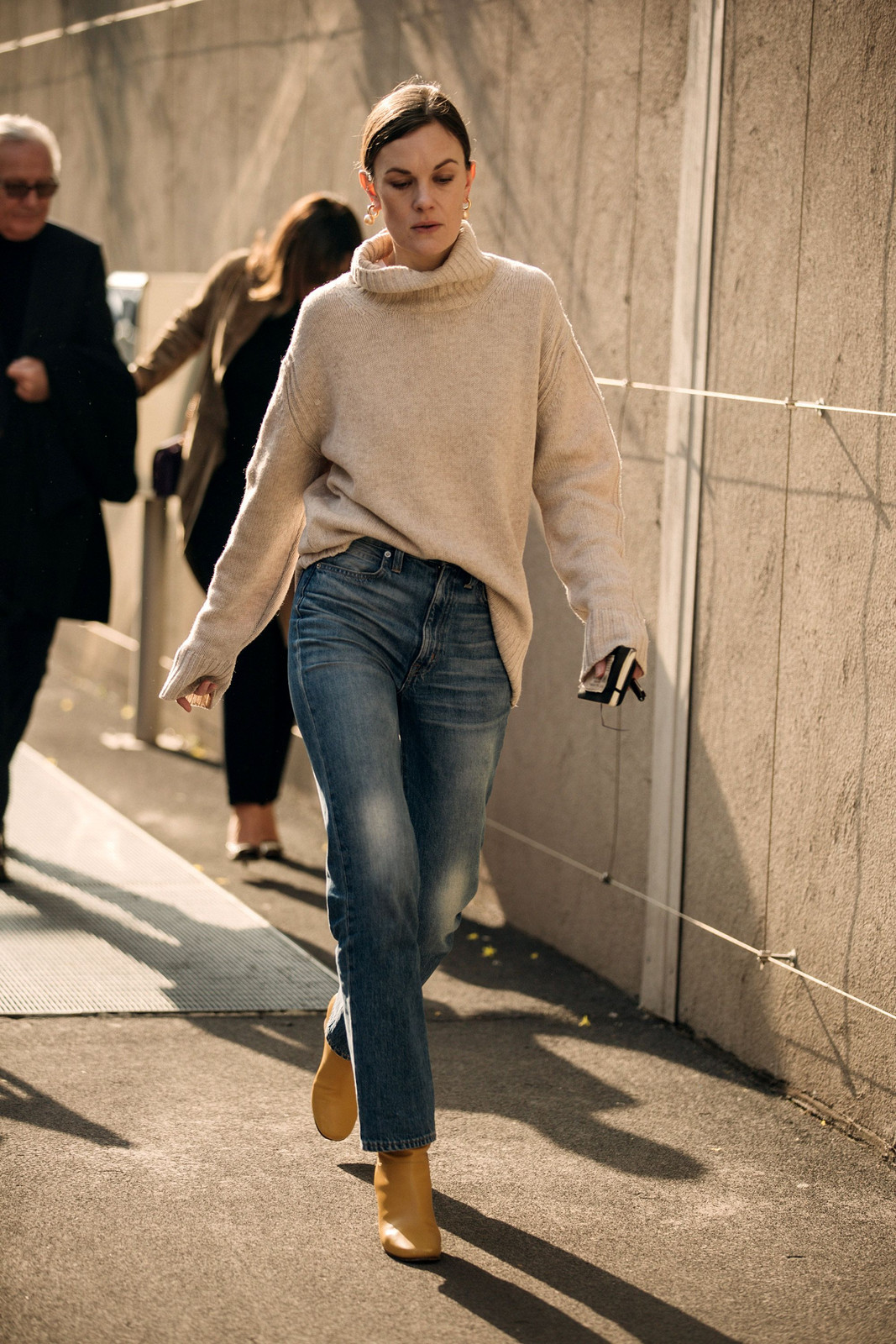 Beige Oversized Turtleneck with Yellow Ankle Boots Beige Oversized Turtleneck with Yellow Ankle Boots — Oversized Sweater Outfits 2027