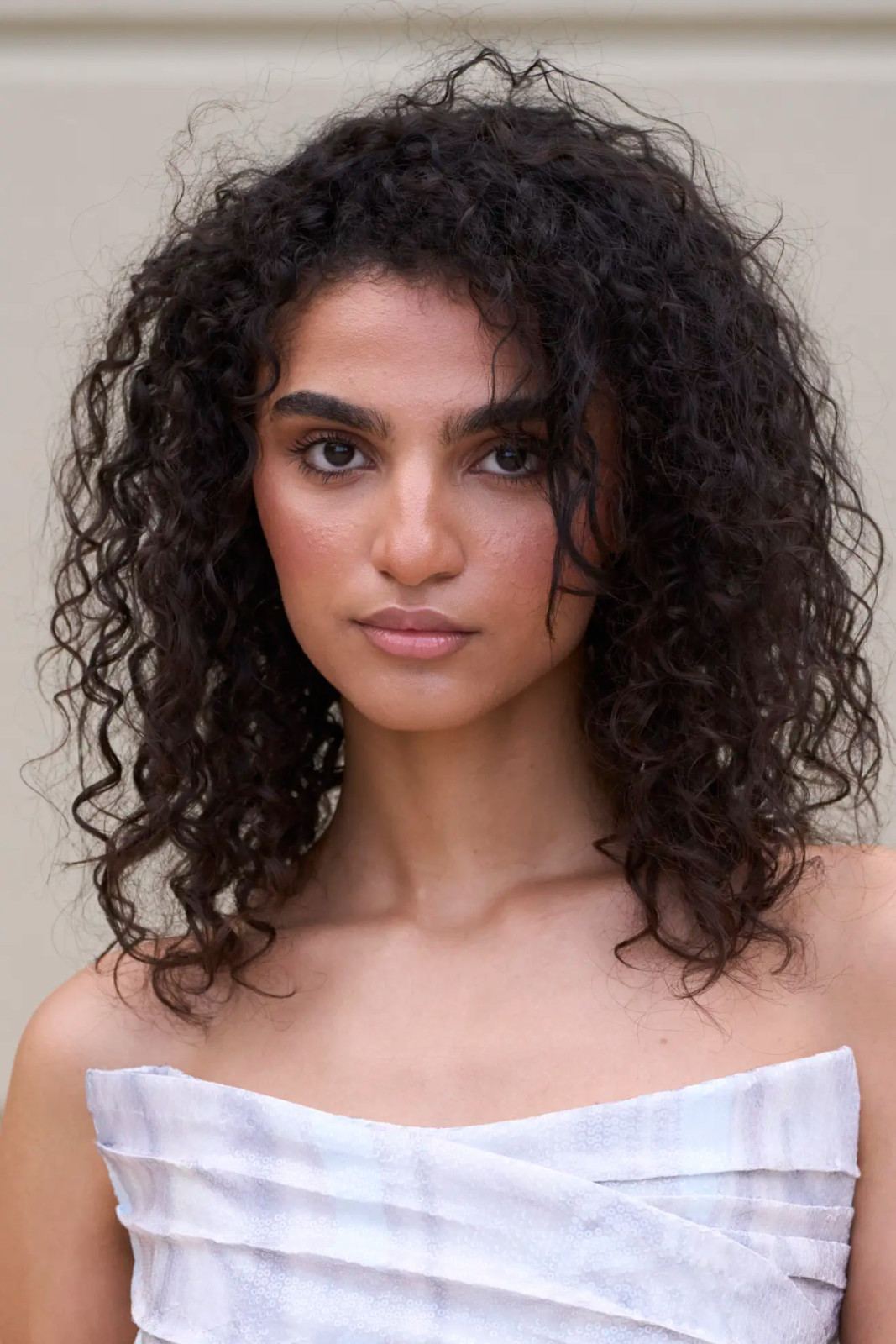 Dark Brown Bouncy Shoulder-Length Curls Dark Brown Bouncy Shoulder-Length Curls — 3C Hairstyles 2027