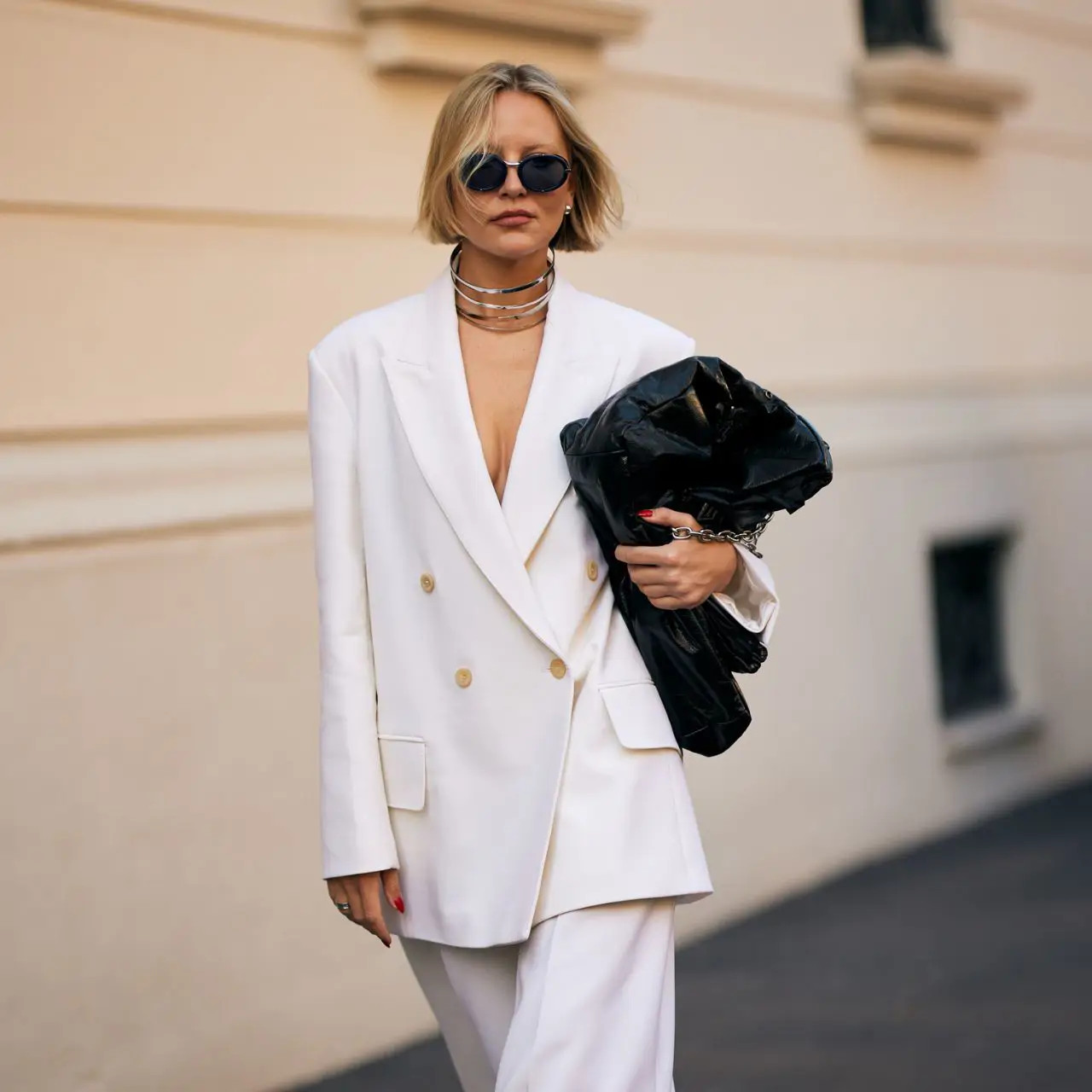Oversized White Blazer and Trousers: Minimalist Business Chic Oversized White Blazer and Trousers: Minimalist Business Chic — Business Professional Outfits 2027