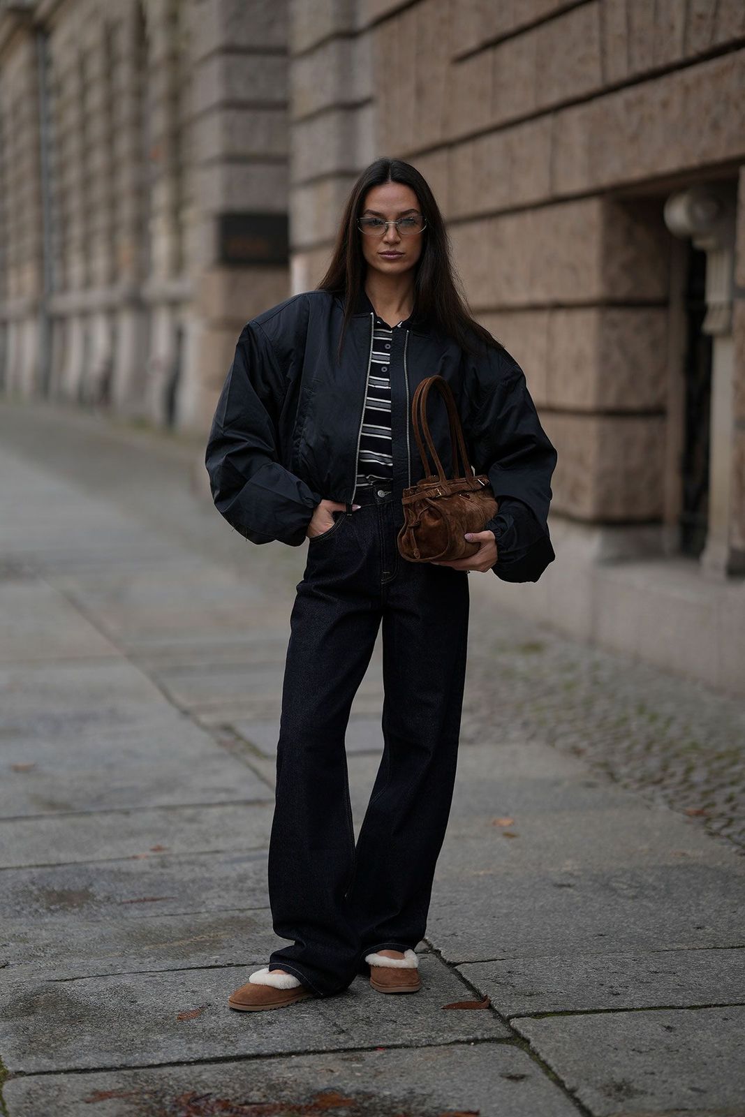 Shearling Mules with Bomber Jacket and Wide-Leg Jeans Shearling Mules with Bomber Jacket and Wide-Leg Jeans — Uggs Outfits 2027