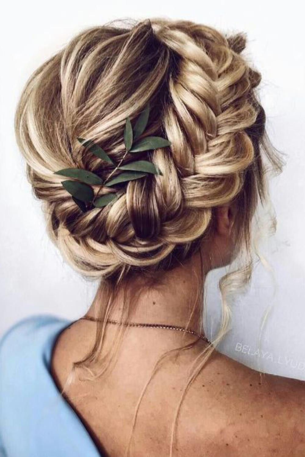 Mid-Back Visual Idea Mid-Back Visual Idea — Winter Wedding Hairstyles 2027