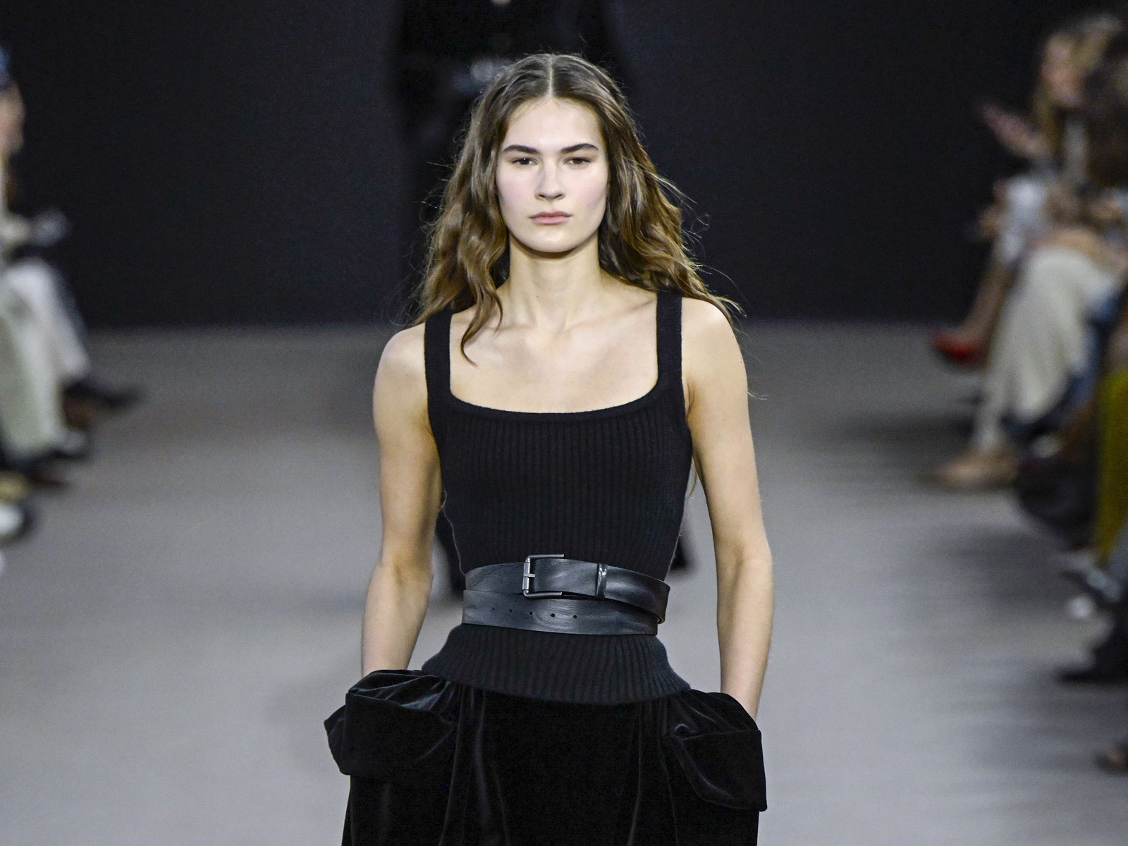Monochromatic Look with Voluminous Pockets and Belt Monochromatic Look with Voluminous Pockets and Belt — Belt Outfits 2027
