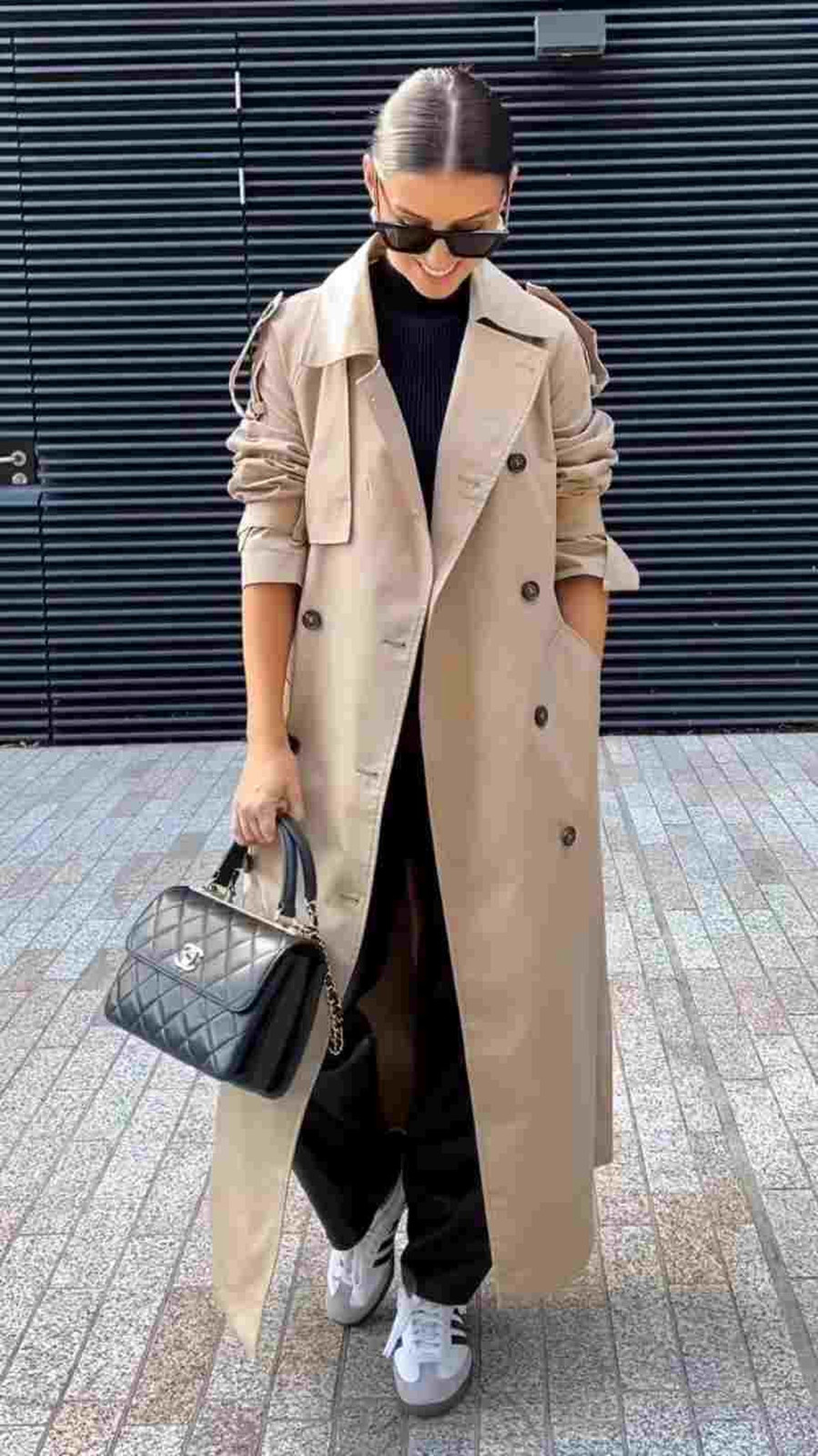 Classic Beige Trench Coat with Black Turtleneck for Casual Chic Classic Beige Trench Coat with Black Turtleneck for Casual Chic — Vintage Outfits 2027