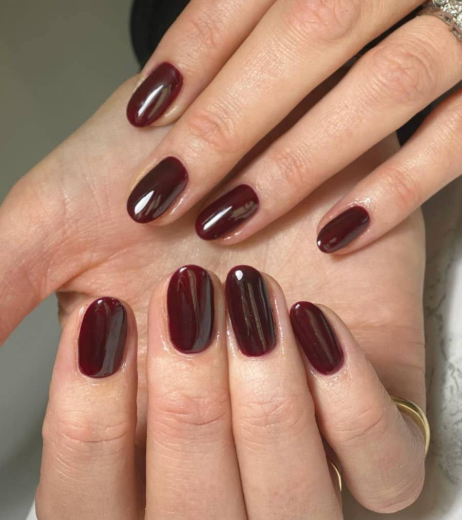 Glossy Visual Idea Glossy Visual Idea — Winter Round Nails 2027
