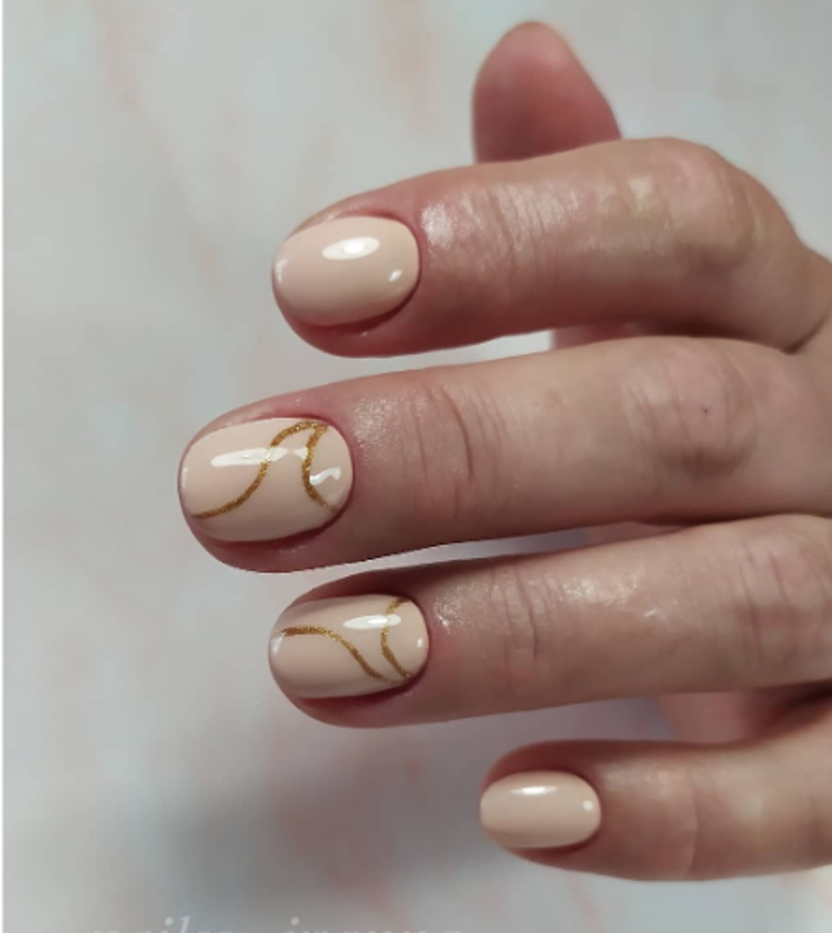 Light Beige with Gold Lines Light Beige with Gold Lines — Beige Nails 2027
